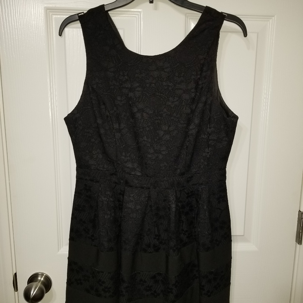 Juniors pleated lace dress